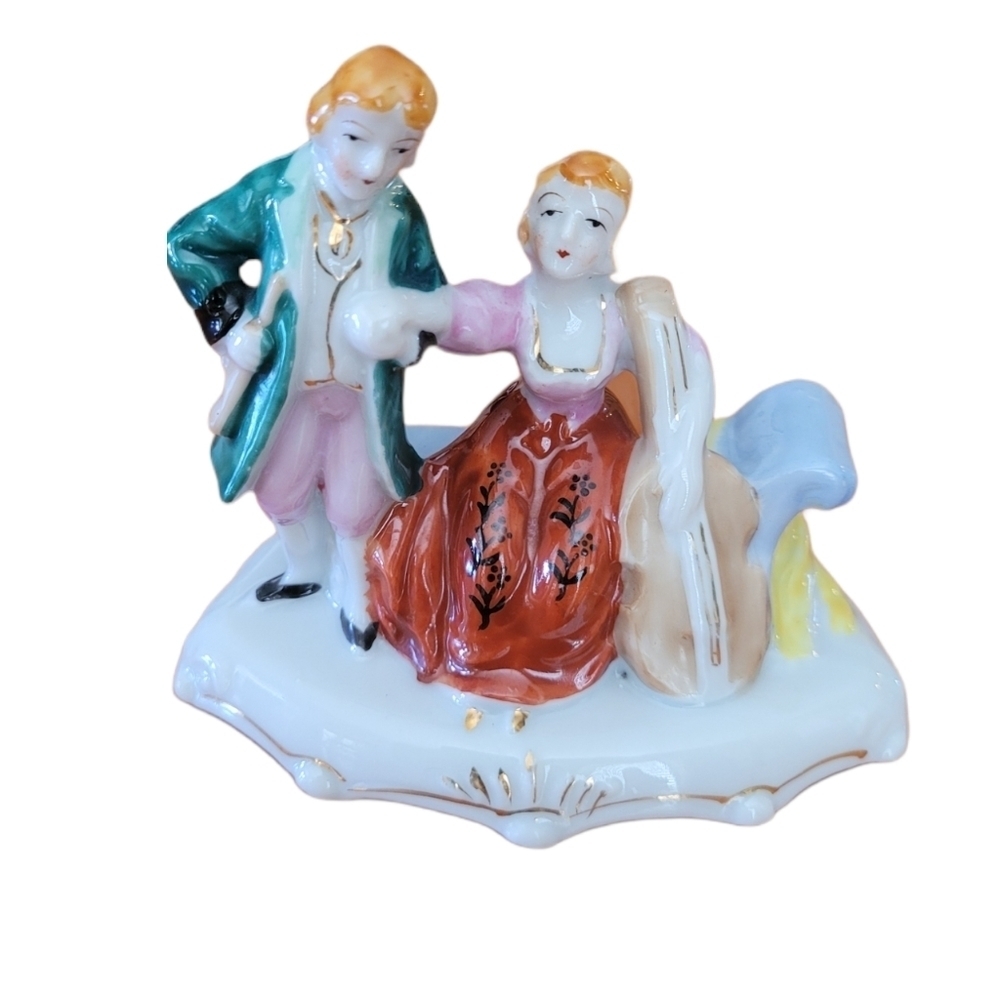 Vintage - 1945 - 1952 Occupied Japan Colonial‎ Couple Figurine